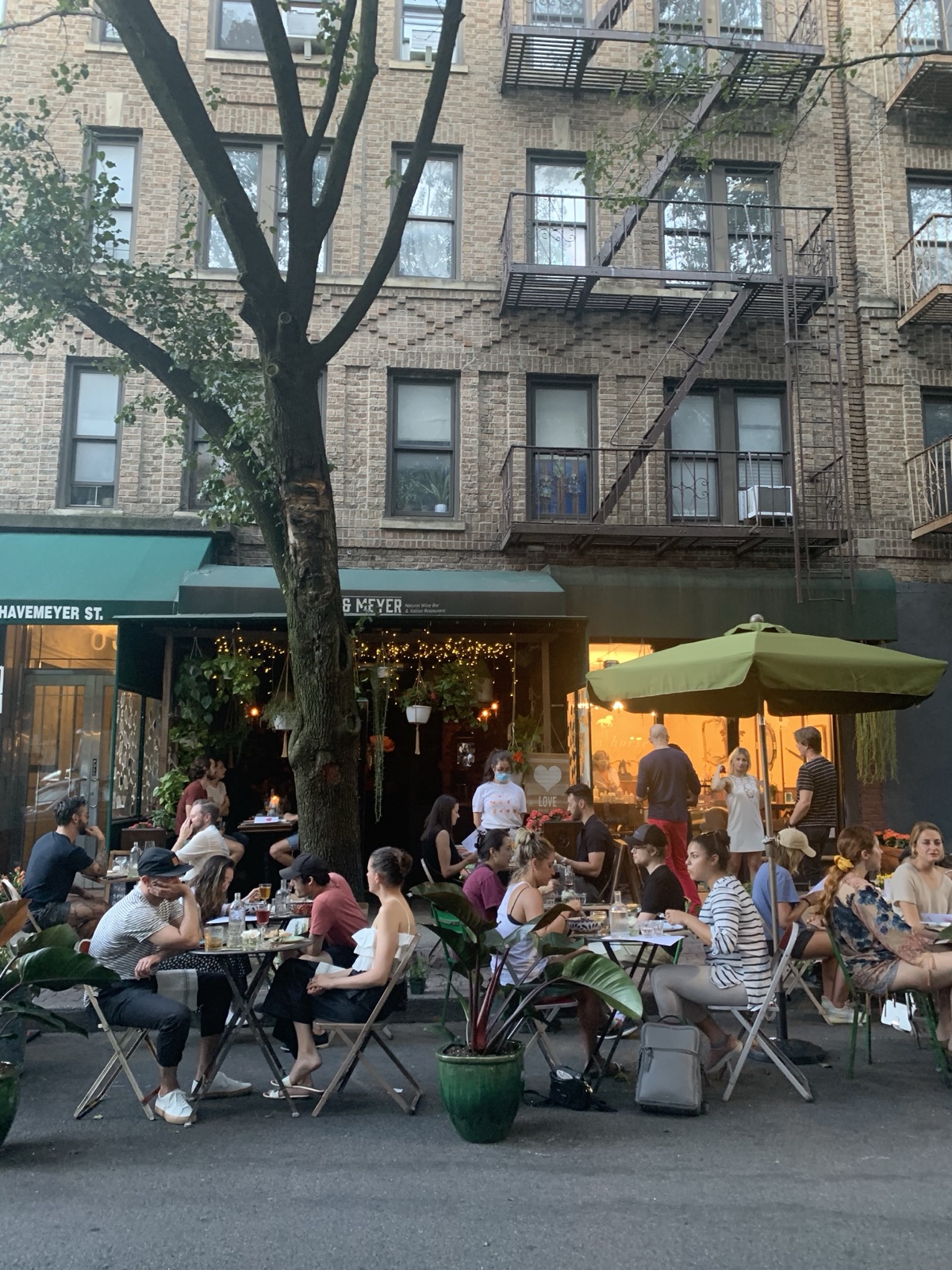 Outdoor café dining — save places by vibe